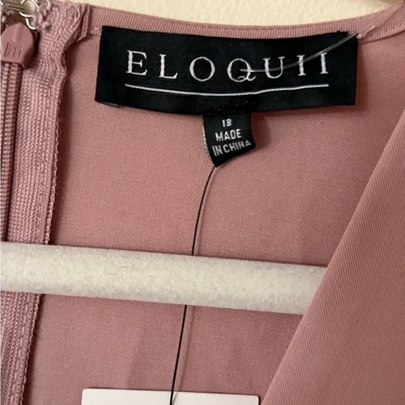 Eloquii NWT Twist Front Dress in Blush Neutral, Long Sleeve and Stretchy, sz 18 - Picture 5 of 11